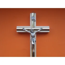 Krzyż drewniany jasny brąz z paskiem 16 cm